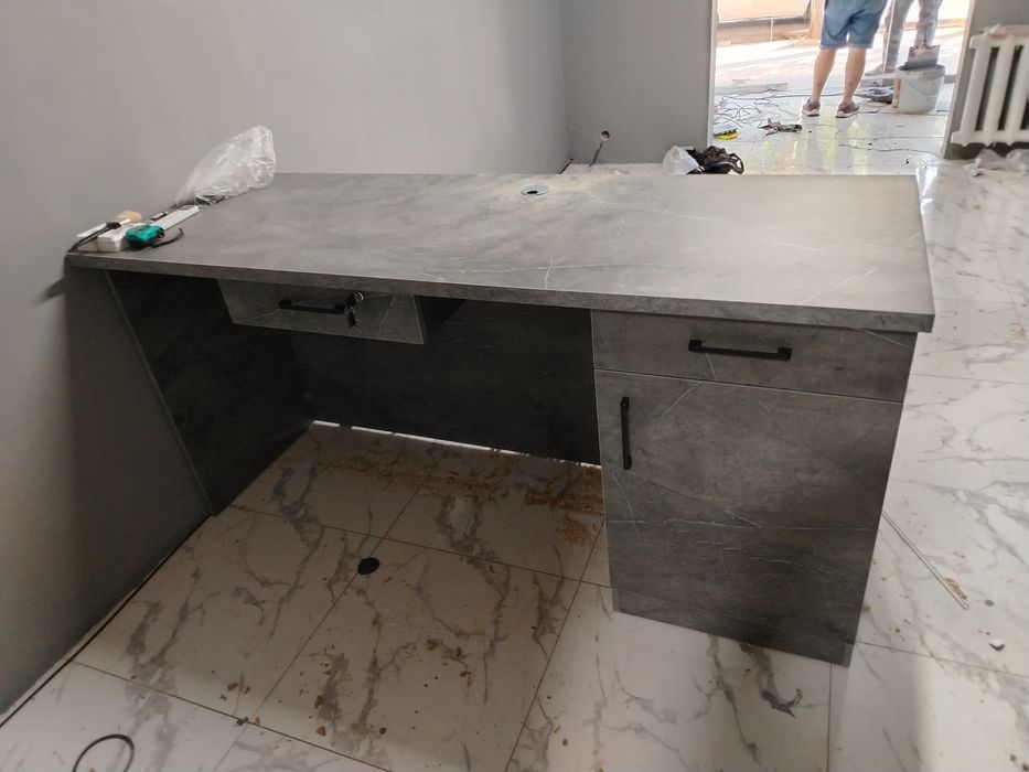 Кассовые столы на заказ для магазинов и аптек.