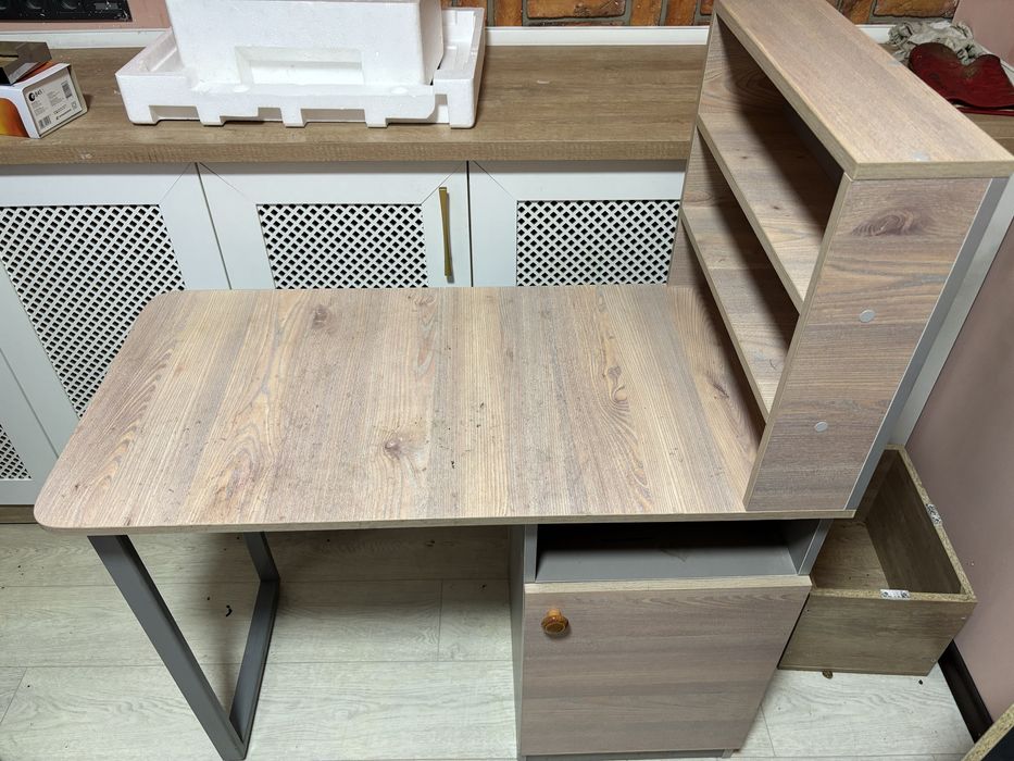 Маникюрный стол