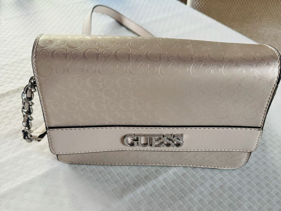 Gentuta Guess pe umar