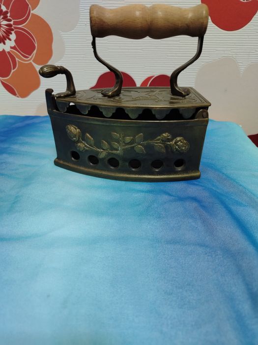 Бронзова ютия на жар