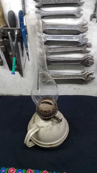 Керосиновую лампу