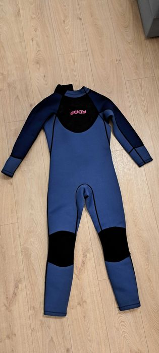 Продавам цял неопренов костюм SWAY