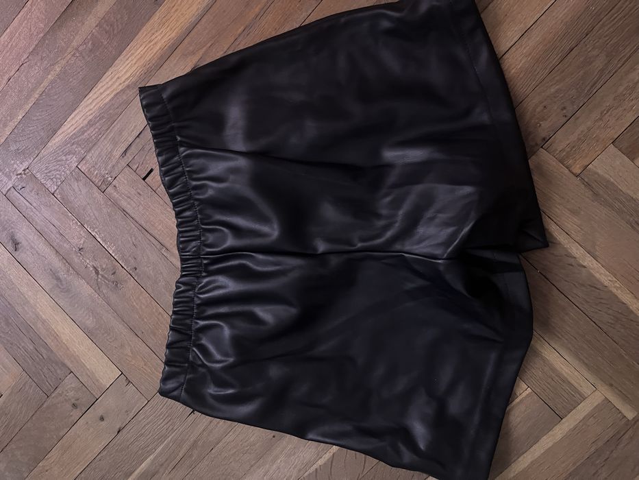 Къси панталонки и топове