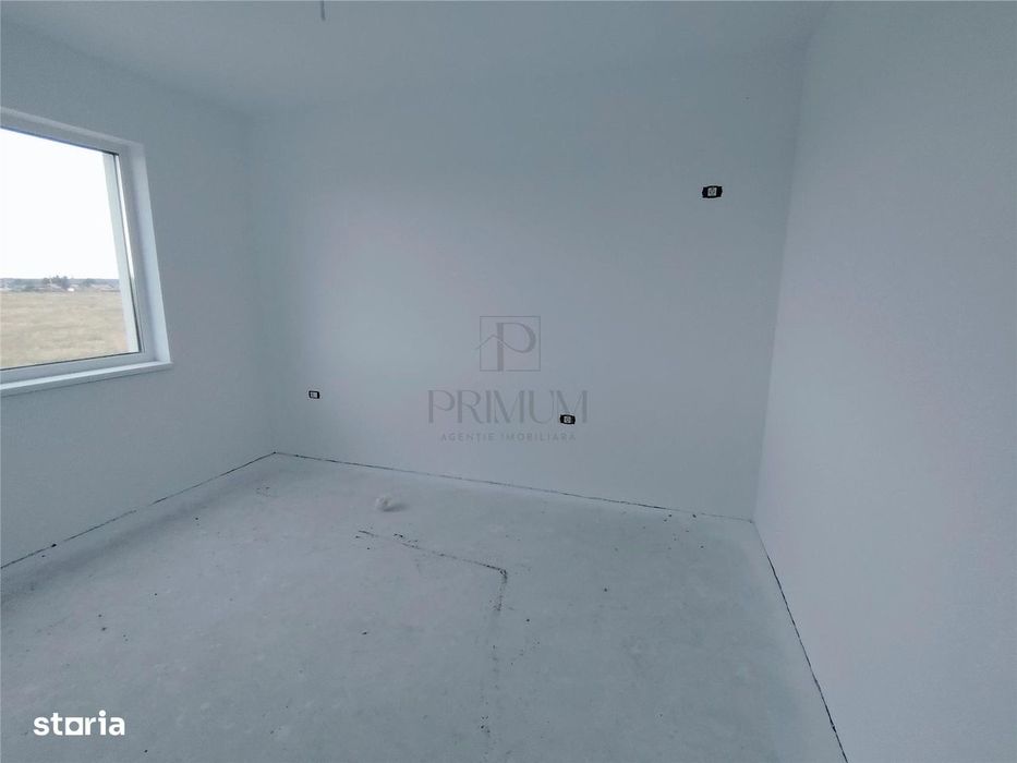 Duplex Cu Panouri - 5 Camere - 3 Bai