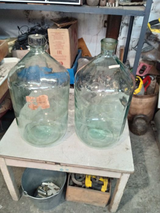 Бутыли 20 литров.