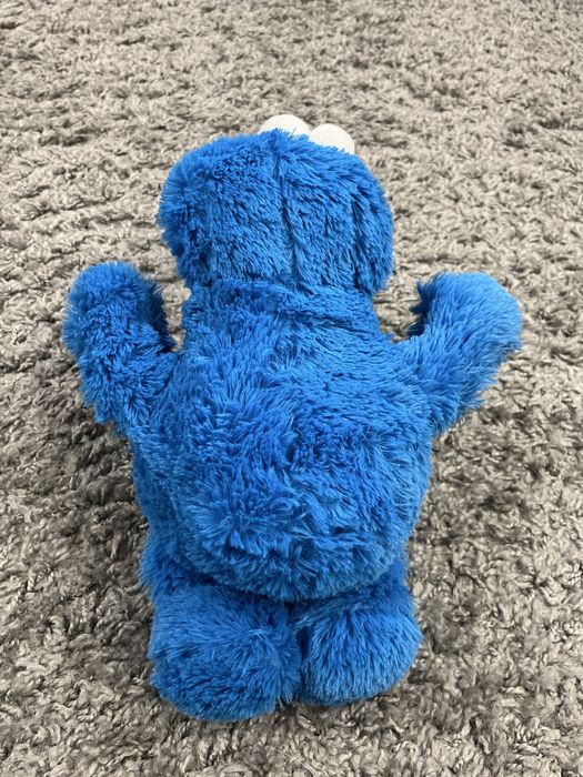 jucarie plus cookie monster kaws