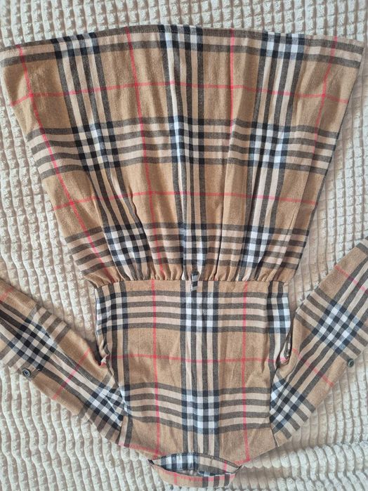 Рокля по модел на Burberry