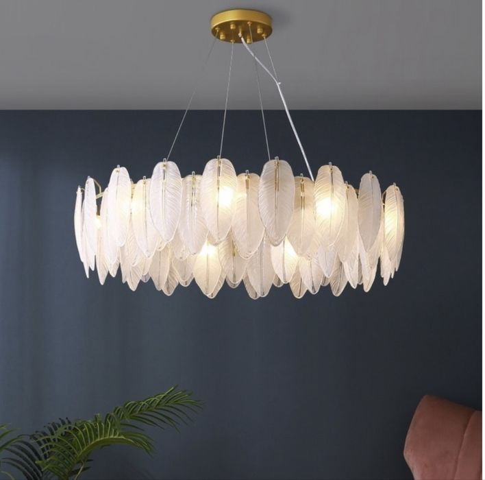 Срочно продам люстры новые