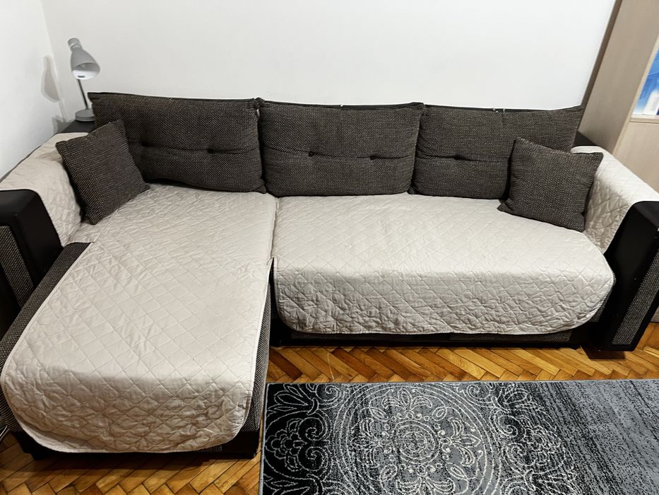 Vand canapea cu extindere pe dreapta.