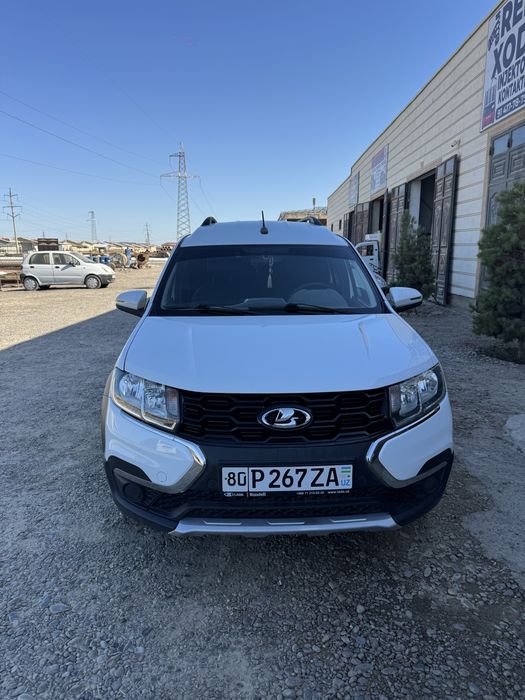 Lada largus cross