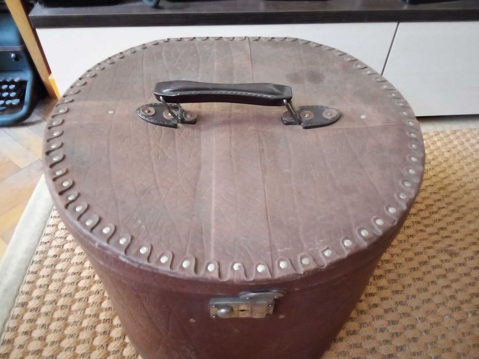 Стара кутия за шапки Христо Т. Желязковъ