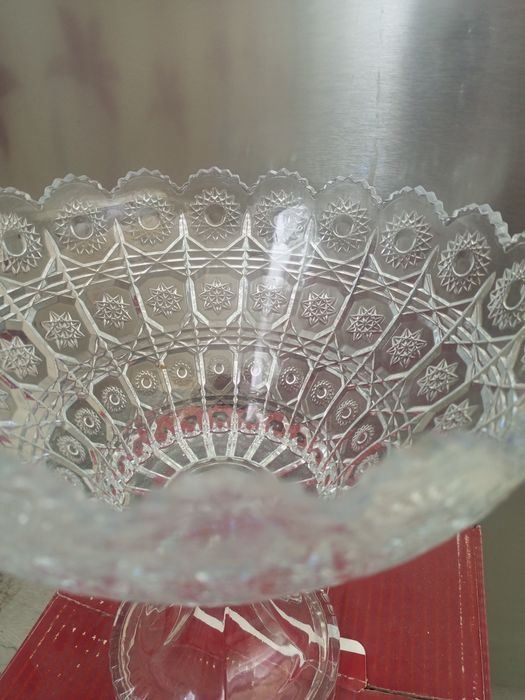 Продам новые две вазы в коробке