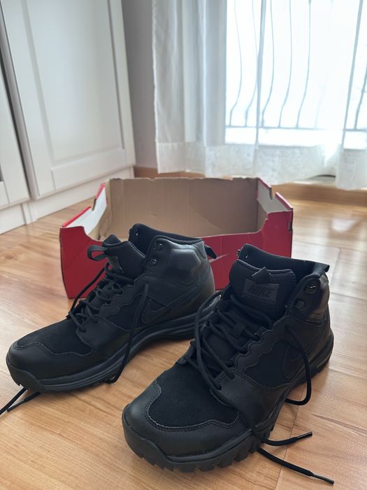 Нови мъжки обувки на найк