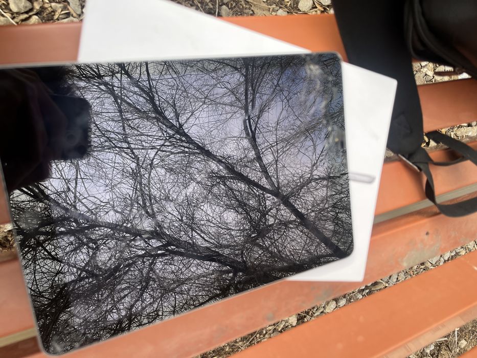 iPad и ноутбук Lenovo