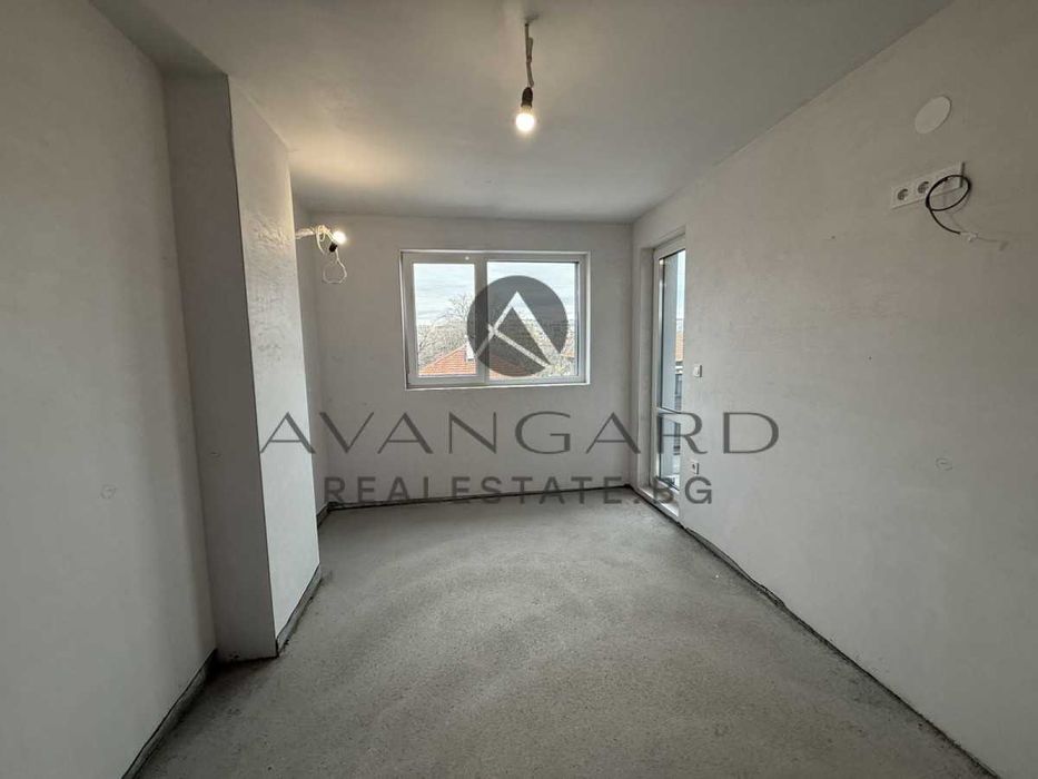 оф.25565 Тристаен с акт 16/ Кючук Париж