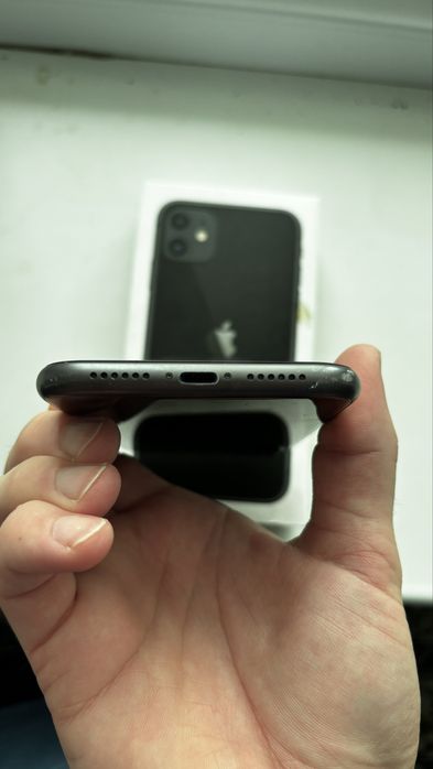 Iphone 11 64 гб емкость 77%