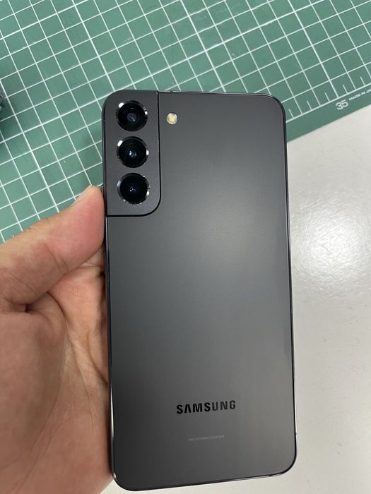 Samsung Galaxy S22 plus