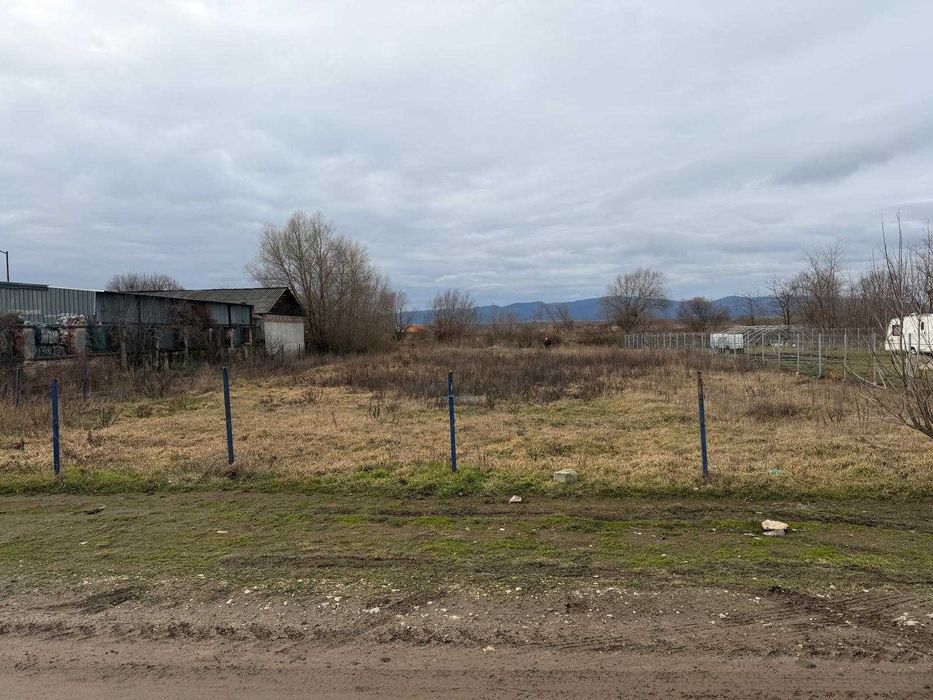 Vand teren 1600mp , Halchiu Brasov front stradal la 2 strazi.