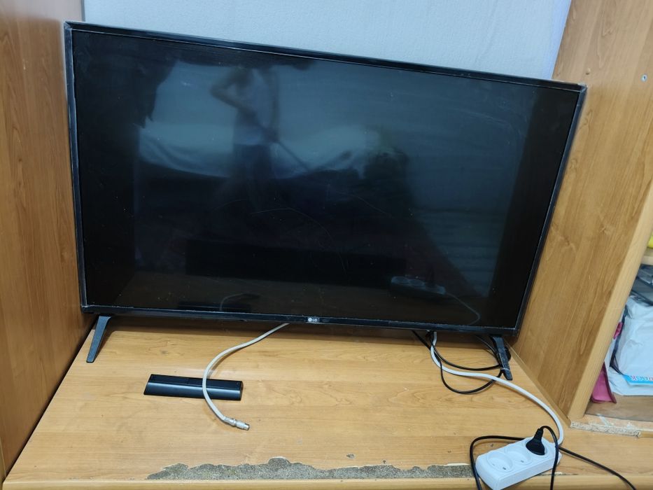 Продам телевизор на запчасти