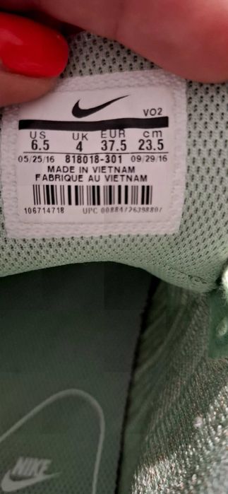 Продавам чисто нови маратонки Nike