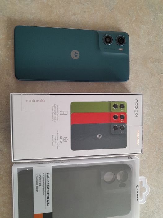 Vând/schimb Motorola G06, ecran 6,88 inchi, 4/128GB, 2 ani garanție.