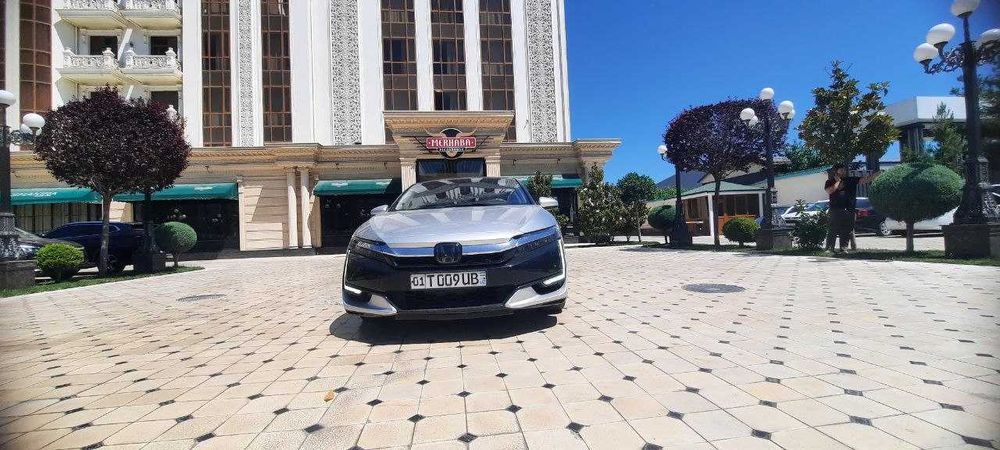 2019-йилда ишлаб чиқарилган honda hybrid русумли машинамни сотаман