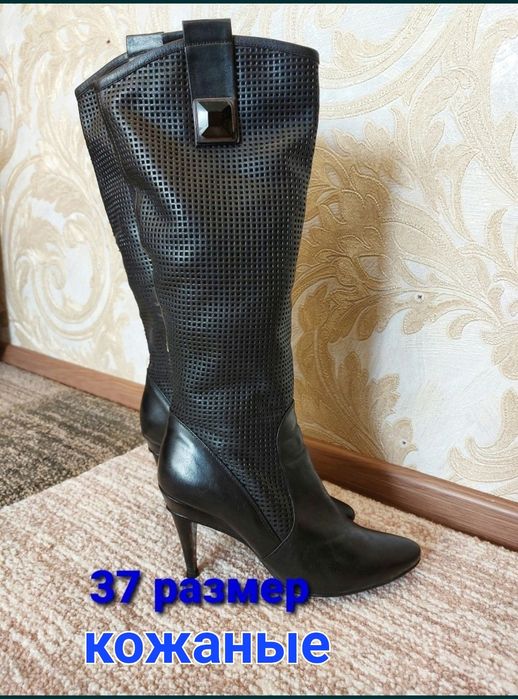 Кожаные демисезонные сапоги. 39 размер.