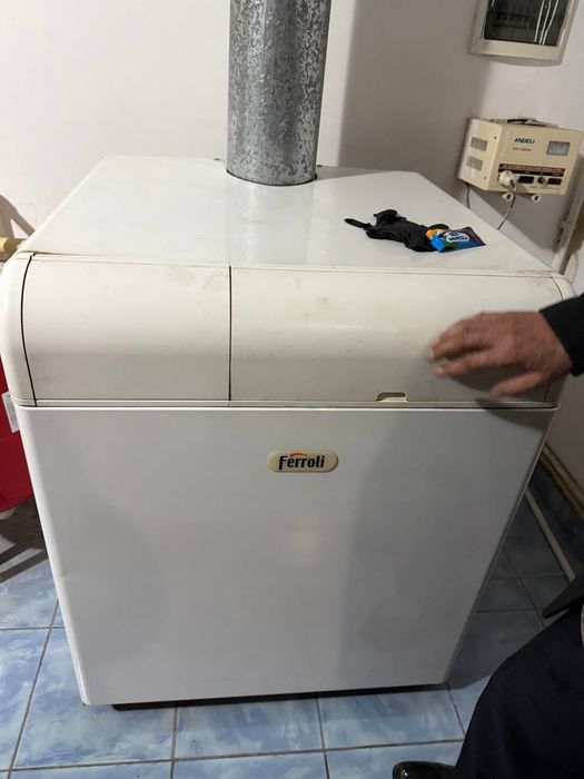 Продается котел Ferroli и котел для воды, 200 литров импортный.