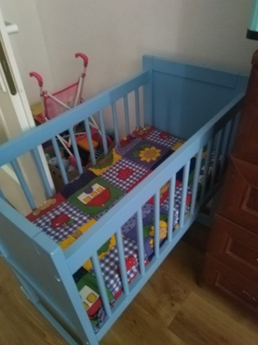 Pătuț pt bebeluși cu sistem de legănare