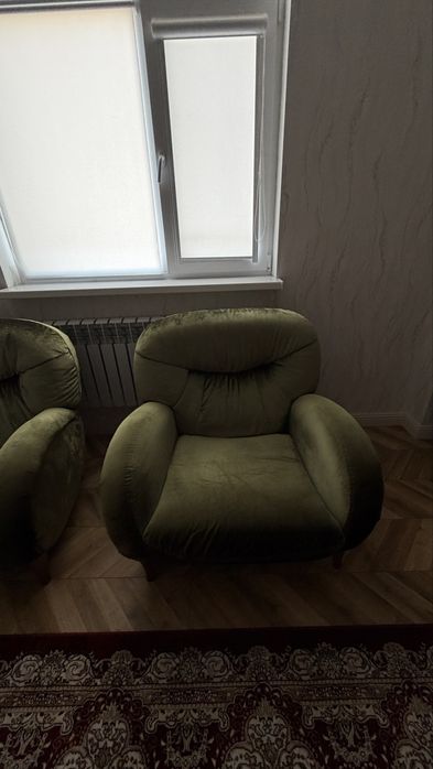 Диван в гостинную бархатный