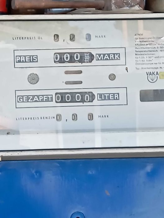 Цистерна за гориво с колонка