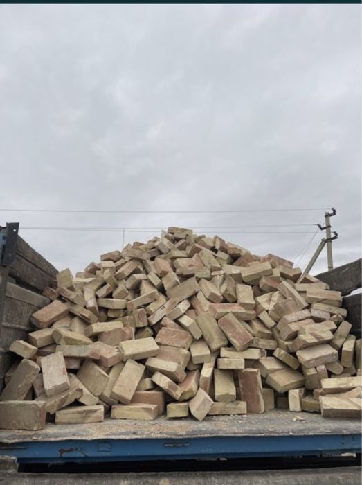 Кирпич штучный 33 тг………………………