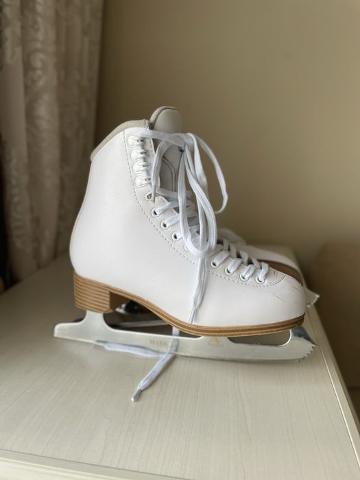 Продам профессиональные коньки фирмы Jacson 500
