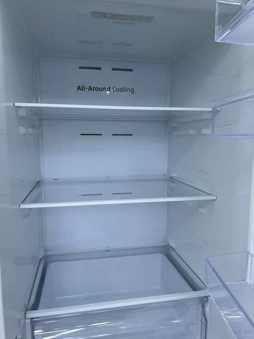 Холодильник Samsung