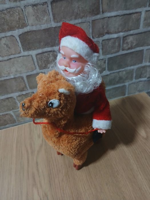 Игрушка дед мороз на олене