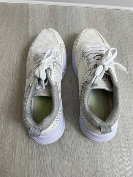 продам кроссовки