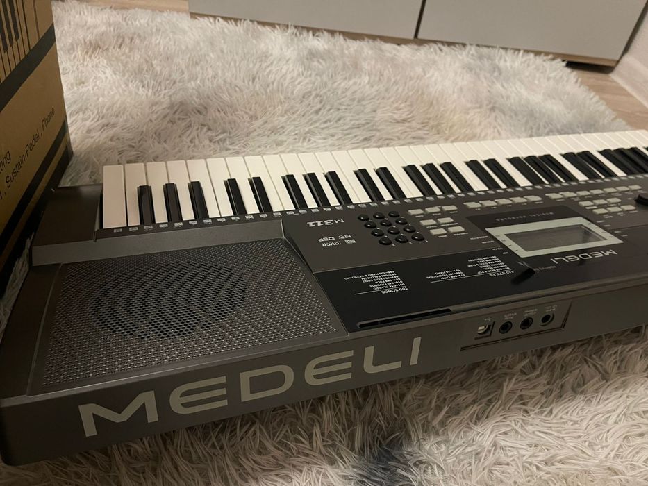 Синтезатор  medeli