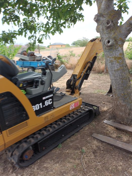 Mini excavator JCB 18Z-1 inchiriez