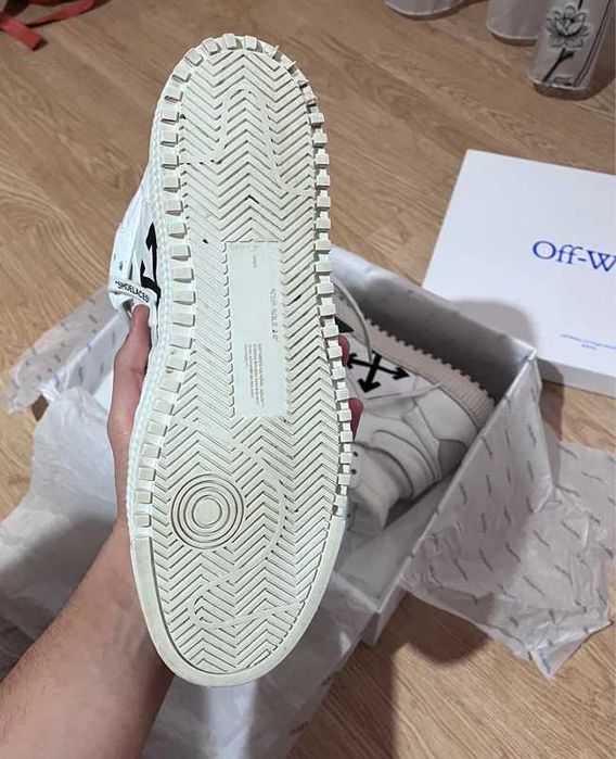 Off White Court Premium