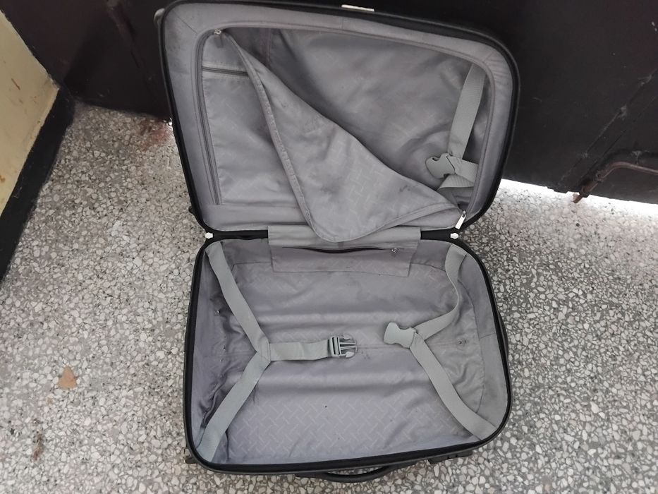 Куфари и сакове от 15 до 25 евро  различни модели