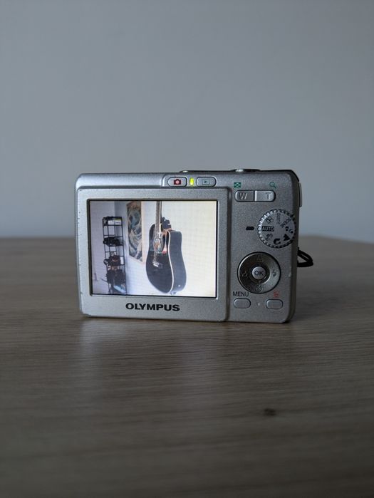 Olympus FE-190 РЕТРО СНИМКИ Стил Y2K (Year 2000) Дигитален Фотоапарат КАТО НОВ