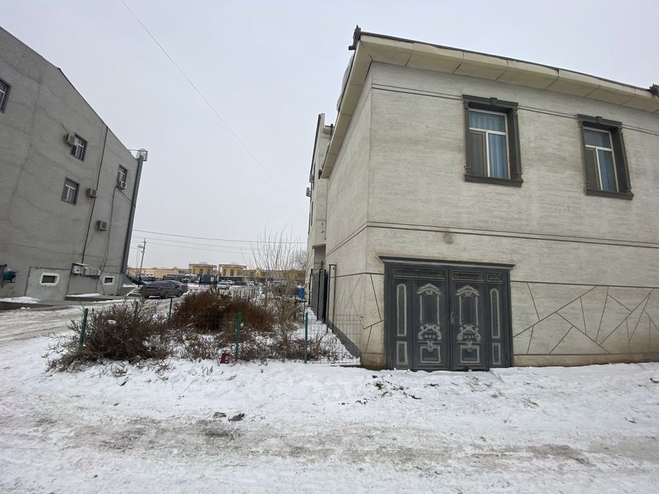 Urganch Shahrida Ray Sentir bozor yonida 80 kv garaj Arendaga bariladi