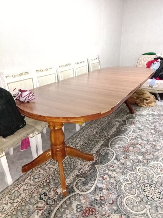 Гостевой стол из дерева