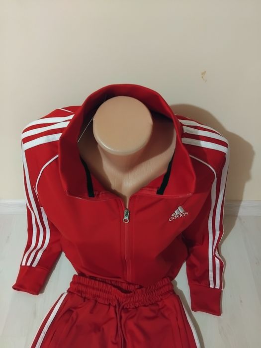 Trening dama Adidas si Nike.