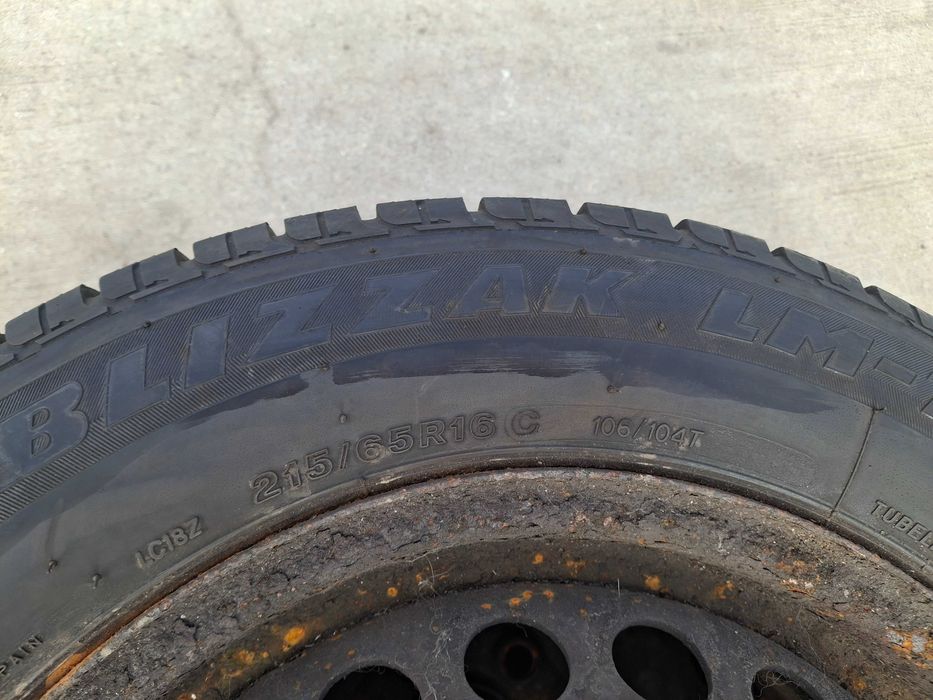 2бр. зимни гуми 215/65/16C Bridgestone. DOT 4520.