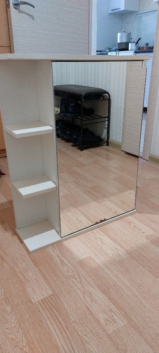 Продам зеркало-шкафчик