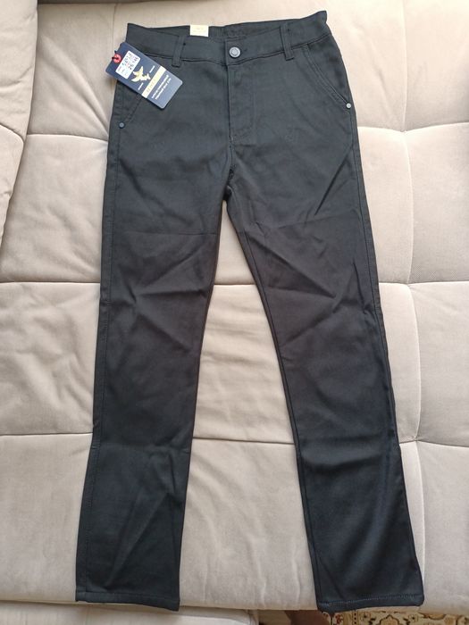 Продаются брюки школьные