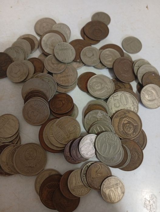 Продаются монеты СССР,узбекские ,и других стран.