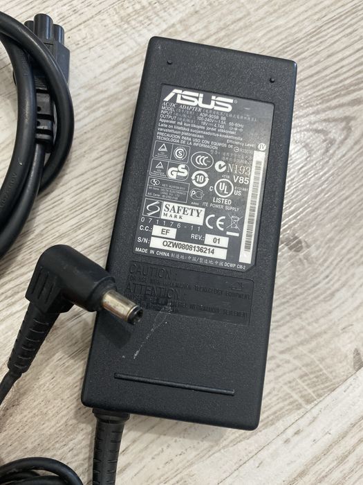 Titlu: Încărcător / Alimentator Laptop ASUS 19V - 4.74A (90W) - Original