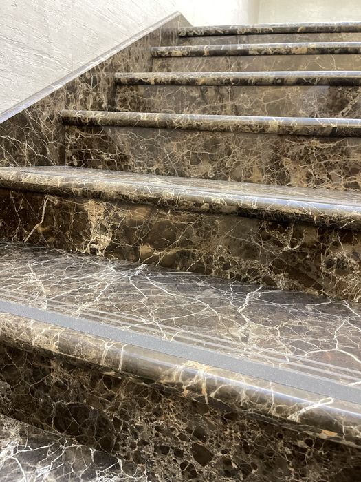 Ступени, лестница из натурального мрамора